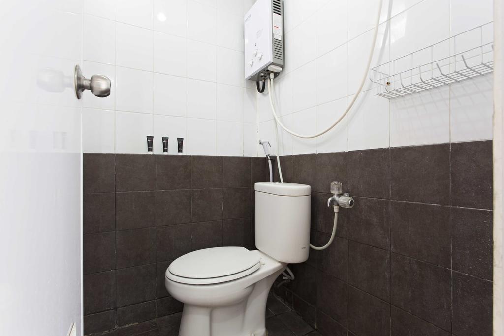 Reddoorz Apartment @ Green Pramuka Джакарта Экстерьер фото