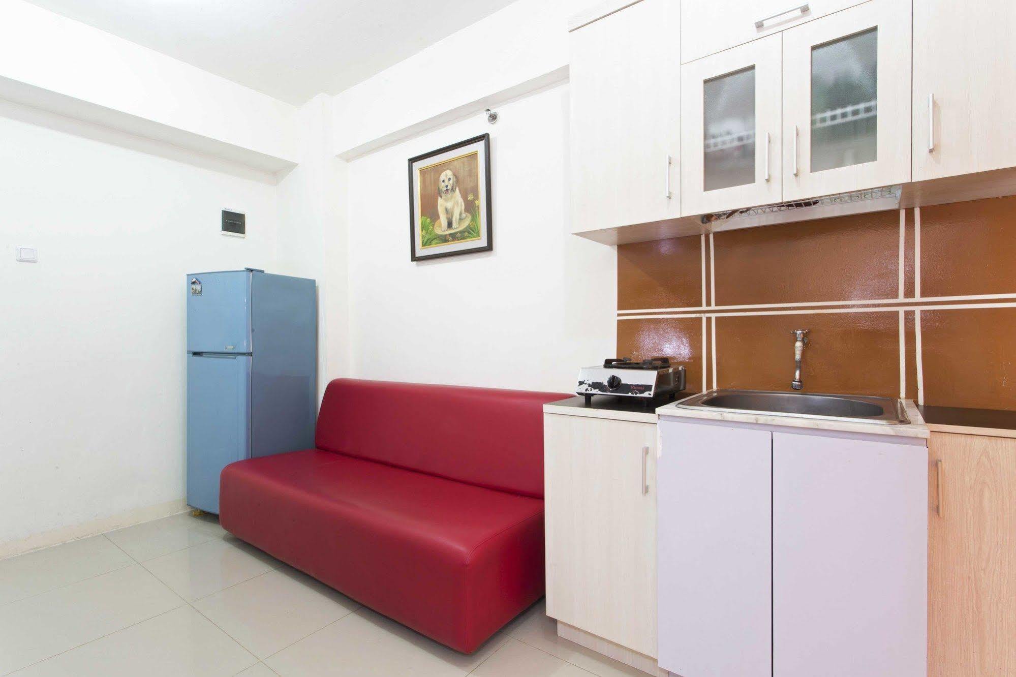 Reddoorz Apartment @ Green Pramuka Джакарта Экстерьер фото